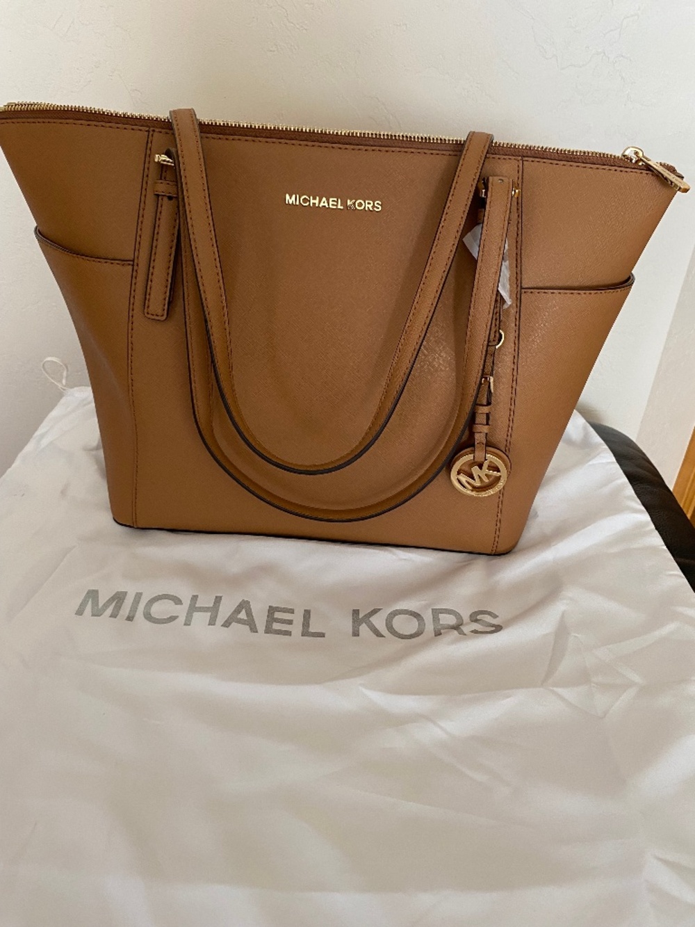 **NWT** Michael Kors Jet Set Large EW TZ leather tote/ acorn / with dust bag